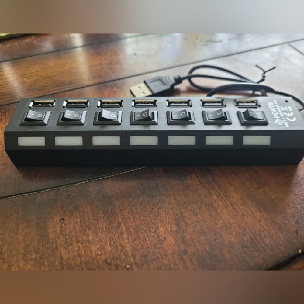 Black 7-Port USB Hub for Computers and Laptops - Picture 2 of 3